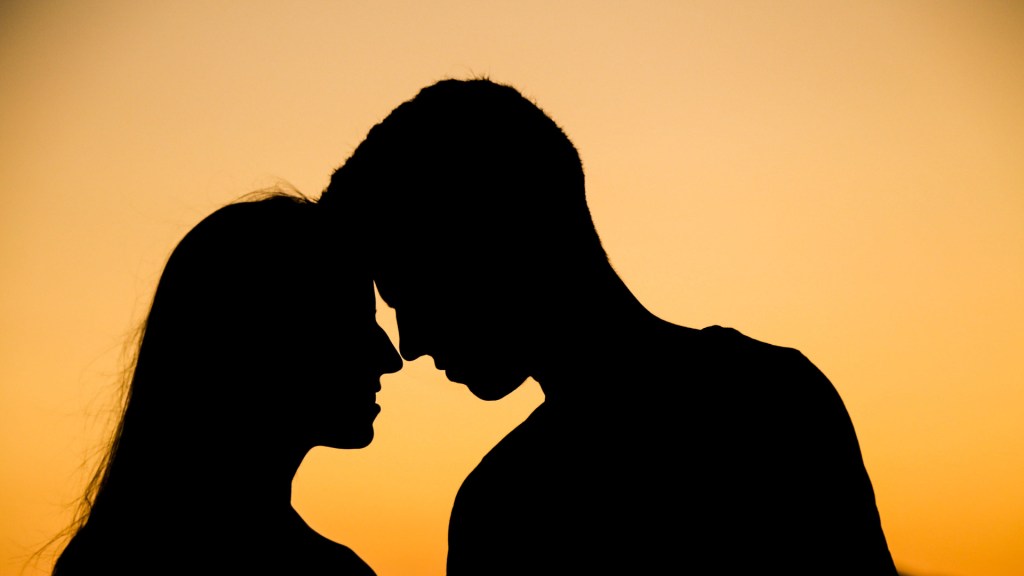 Bir Erkek Seviyorsa Ne&nbsp;Yapar?